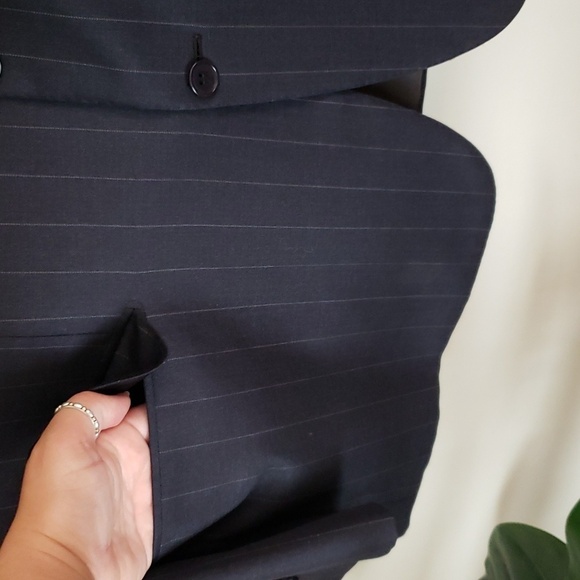 Brioni double button Blazer, Wool, Blue pinstripe, classic men's suit jacket. - Picture 7 of 15